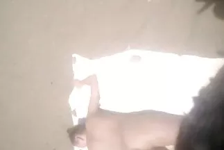 الشقراوات الساخنة تداعب القضيب مع سكسي تركي مدبلج ذكر أسود.