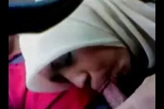 الفتاة تمارس الجنس مع حبيبها وتسمح لصديقها بالمشاهدة مترجم عربي سكسي