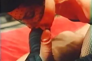 أبي سكسي محرم مترجم ذو الشعر الرمادي مارس الجنس مع صديقة ابنه في كس