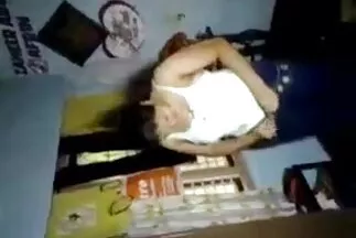 دارت افلام سكسي اجنبي وعربي عجلة جميلة جدًا حول العمود وأعطت نفسها للرجل.