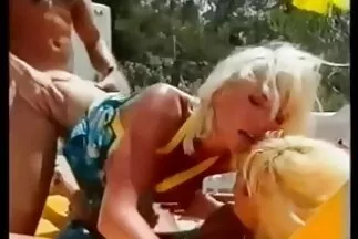 شاب افلام سكسي مترجم للعربية في حالة سكر يداعب كس بزجاجة فارغة