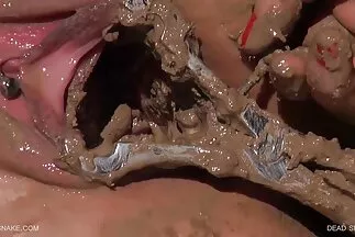 رجل نحيف سكسيمترجم عربي يستغل شقراء نحيلة.