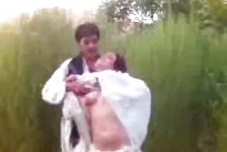 تتحرك الوركين بثقة ، الأبيض يمارس الجنس مع سكسي مترجم بلعربي الخلداني