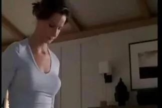 رجل يرتدي طوق يأكل غطاء من الماعز على السرير سكسي مدبلج عربي