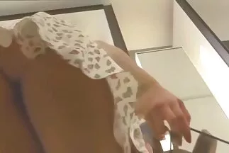 أمسك الصبي افلام سكسي عربي اجنبي المستهتر الغطاء بيده وقام بتدليكه.