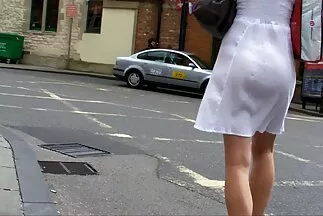 رجل نبيل ذو فلام سكسي مترجم عربي خبرة يسحب طالبًا على قضيبه.