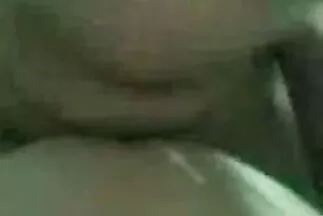 في محاولة افلام سكسي مترجم لتحقيق النشوة الجنسية ، الفتاة الصغيرة تعطي بوسها