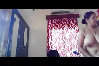 جمال الشعر افلام سكسي مترجم عربي الأحمر منغمس في شغف مثلية مع سيدة عجوز.