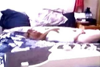 أنثى نحيفة ذات ثدي كبير تصنع سكسي مترجم للعربية اللسان في الممر