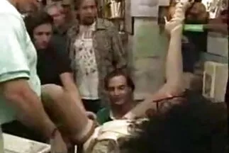 ركبت على ركبتي وشمرت بشفط جيد لزوجي. افلام سكسي مترجمة