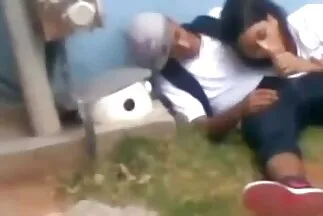 طلق الجد العجوز حفيدته الصغيرة سكسي اجنبي عربي لممارسة الجنس مرة واحدة.