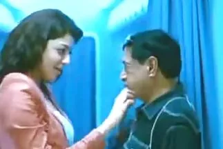 قام متسابق عاطفي فيلم سكسي اجنبي مترجم بتدليك مؤخرته بقضيب